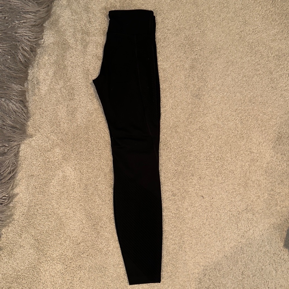 GapFIT black leggings with black velvet designs